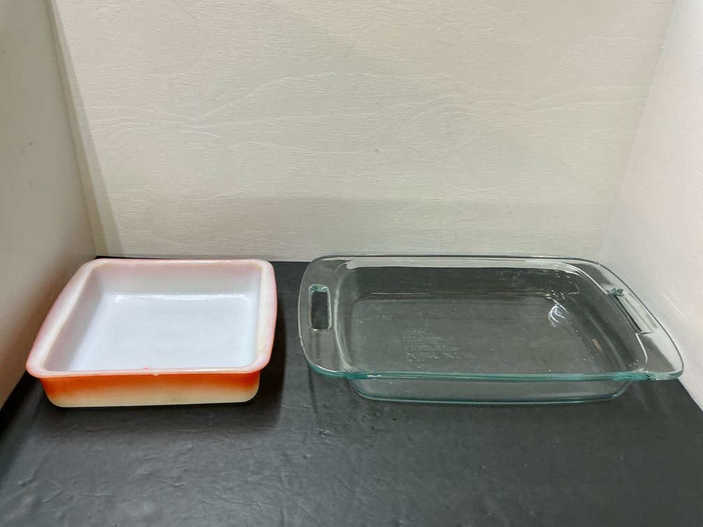 Pyrex 9 x 13 in & Glasbake 8 in baking dishes