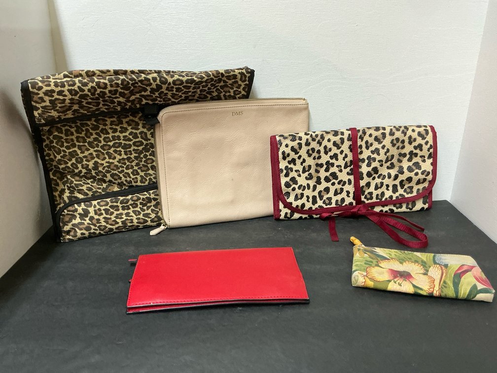 Grouping of travel pouches & organizers