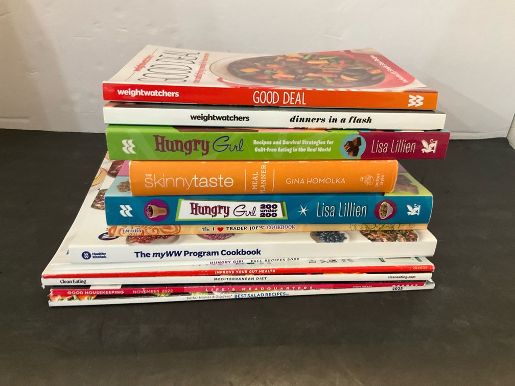 Grouping of cookbooks & recipe magazines - Kitchen