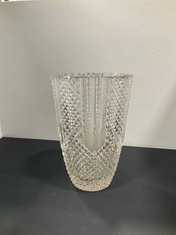 Clear cut crystal vase with diamond and flute cuts