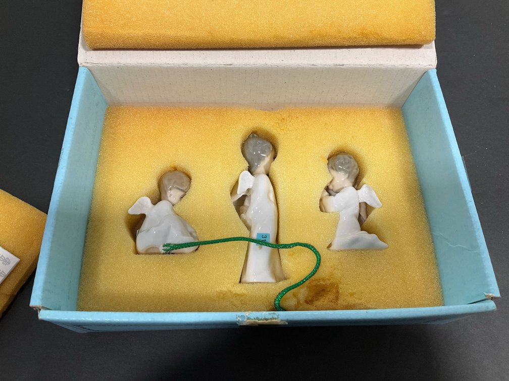 Set of Lladró porcelain angel figurines with box