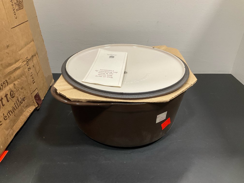 Cousances 9.5 in enameled cast iron Dutch oven with lid