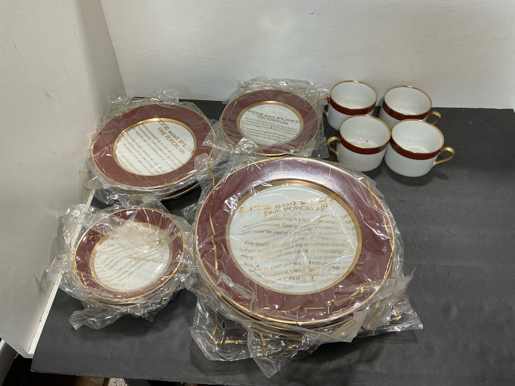Fitz and Floyd Renaissance porcelain dinnerware set