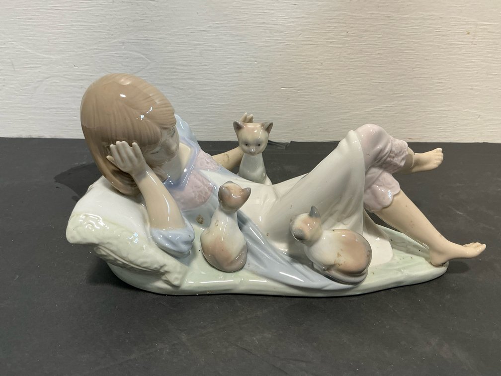 Lladró porcelain figurine of reclining girl with kittens