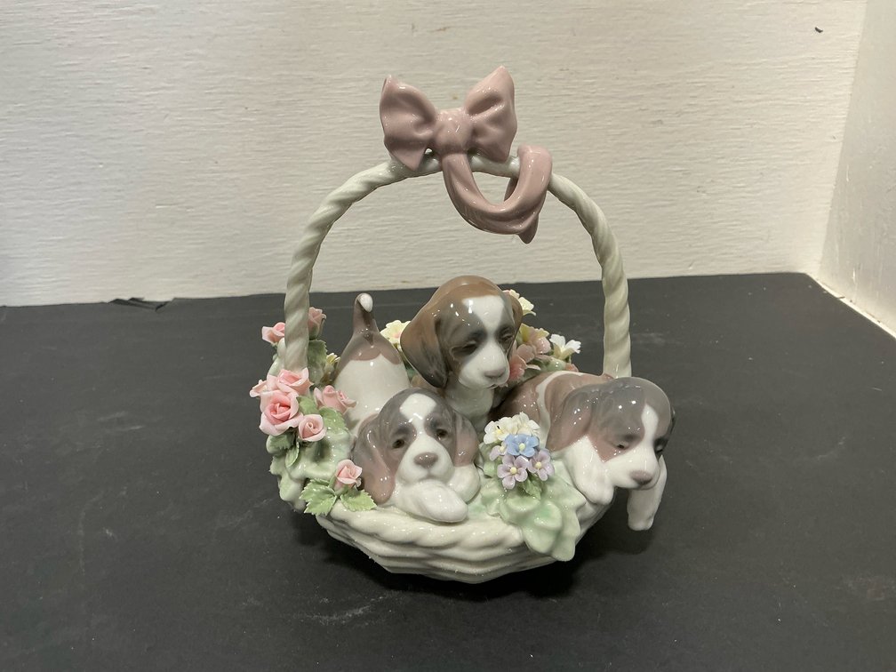 Lladró A Litter of Love porcelain figurine with box