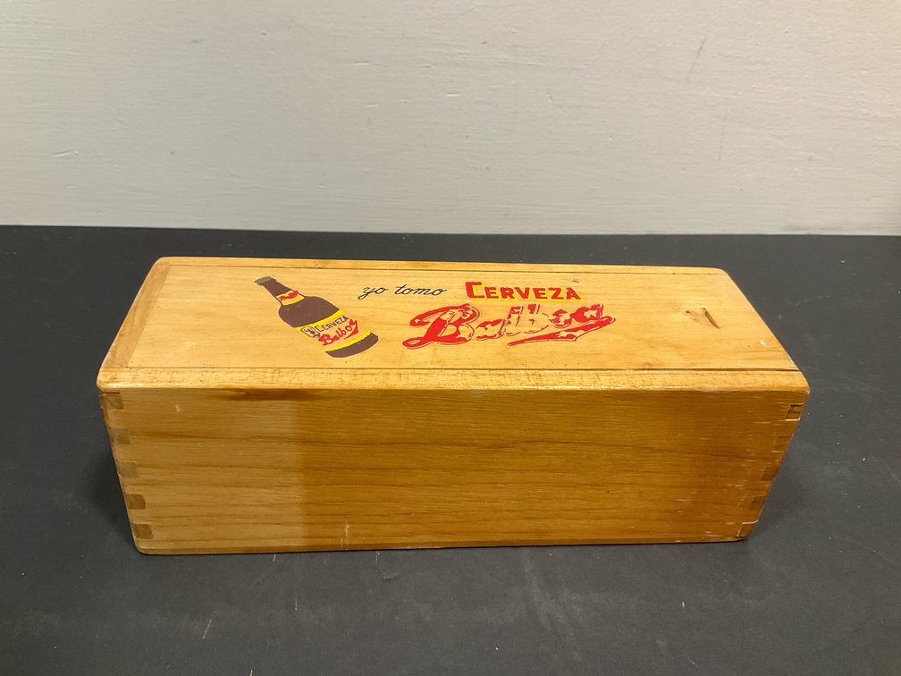 Cerveza Balboa domino set in wooden box