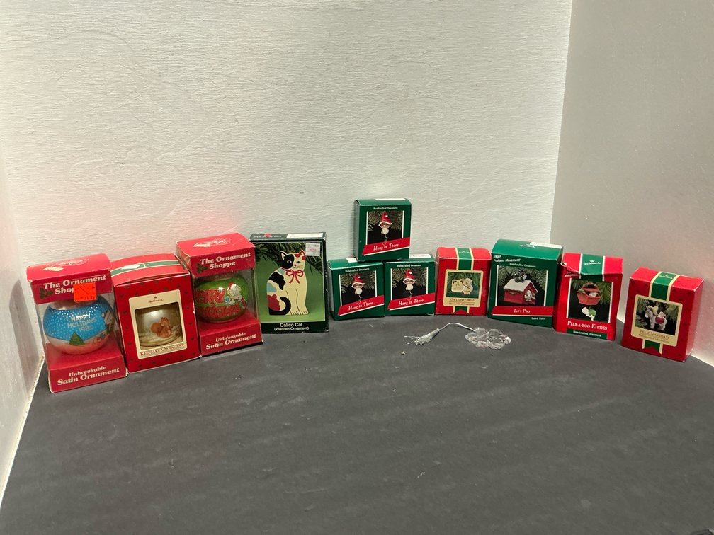 12 Christmas tree ornaments with crystal snowflake
