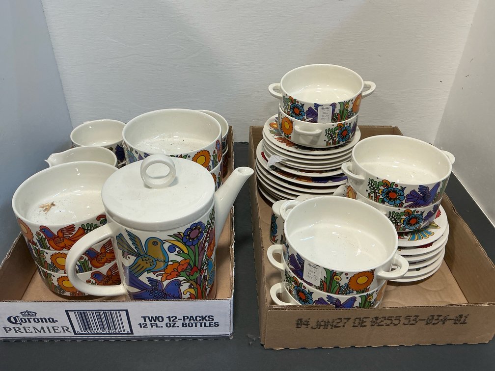 2 boxes-Villeroy & Boch Acapulco dinnerware grouping