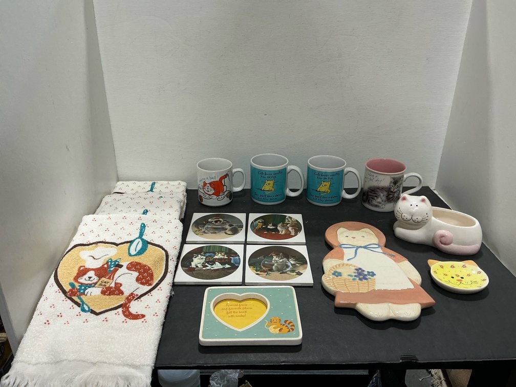 Cat-themed ceramic decor, mugs & kitchen towels