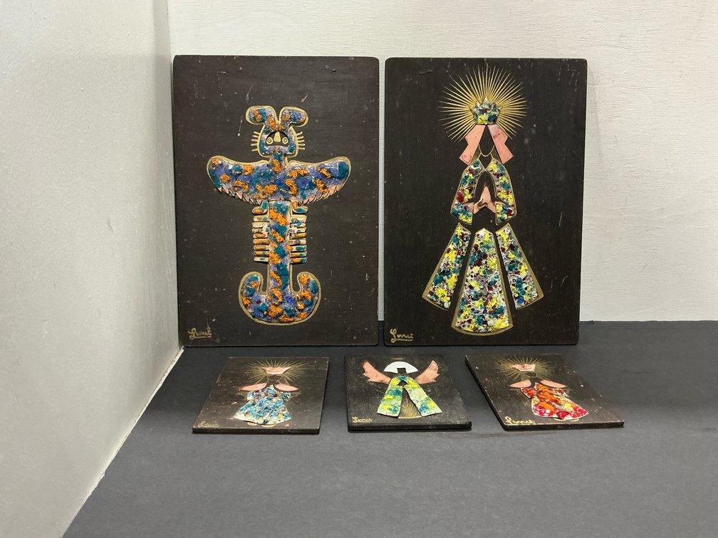 Set of enameled figurative wood wall plaques