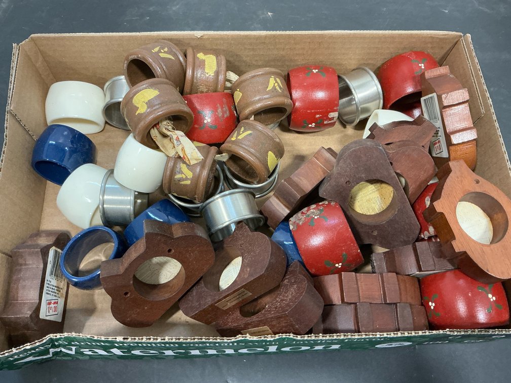 Grouping of assorted wood & metal napkin rings