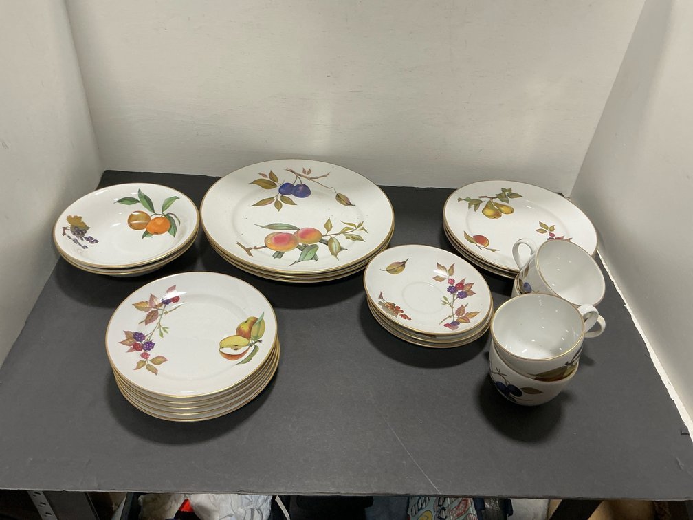 Royal Worcester Evesham porcelain dinnerware set
