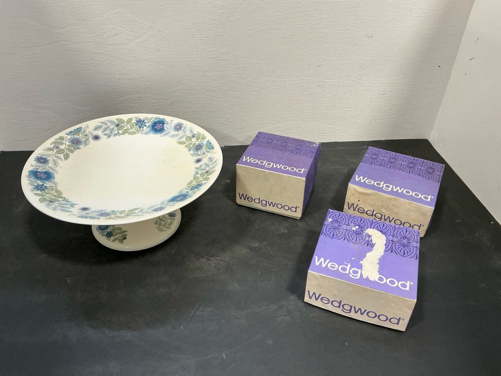 Wedgwood Clementine bone china grouping