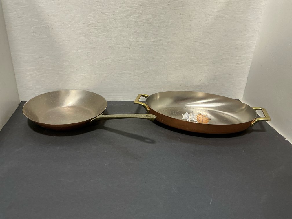 Pair of Paul Revere copper pans with brass handles