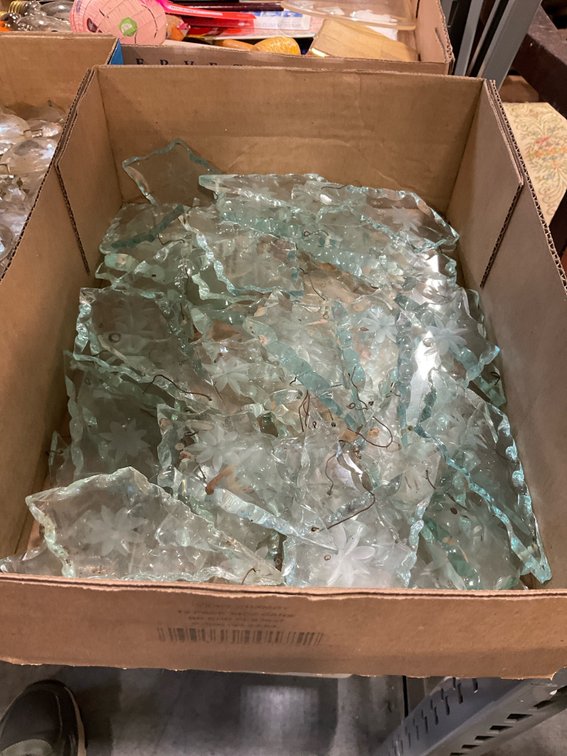Assorted glass chandelier prisms & panels