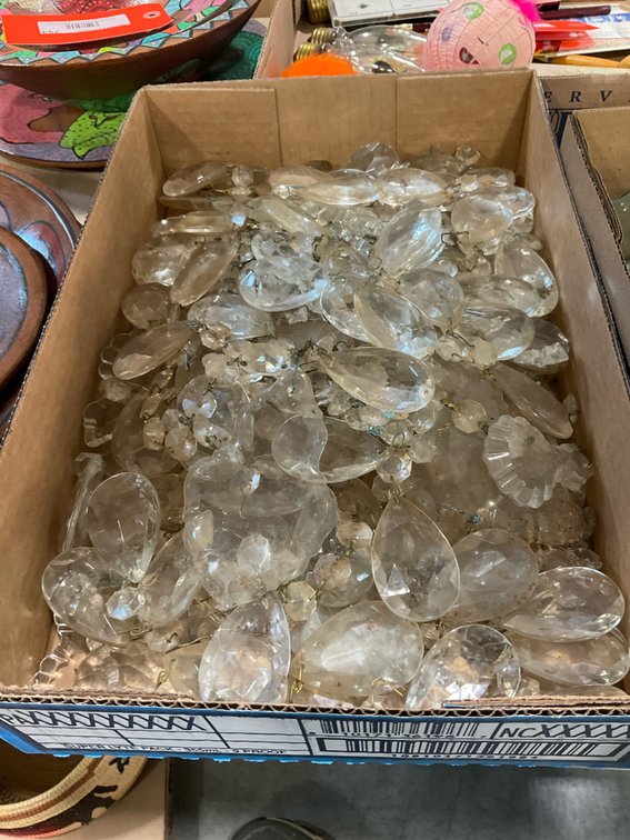 Assorted glass chandelier prisms