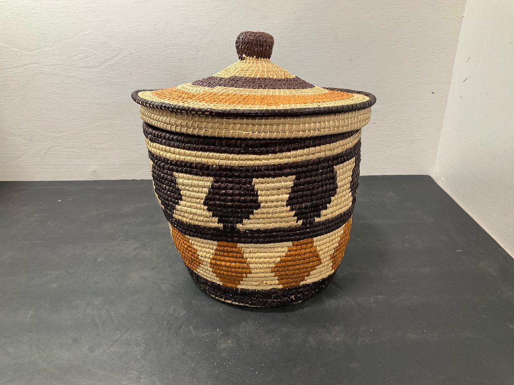 Coiled woven fiber basket with fitted lid