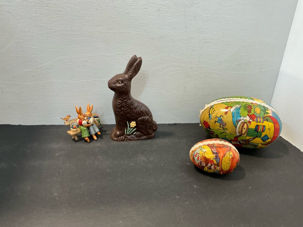 Easter rabbit figurines & opening papier-mache eggs