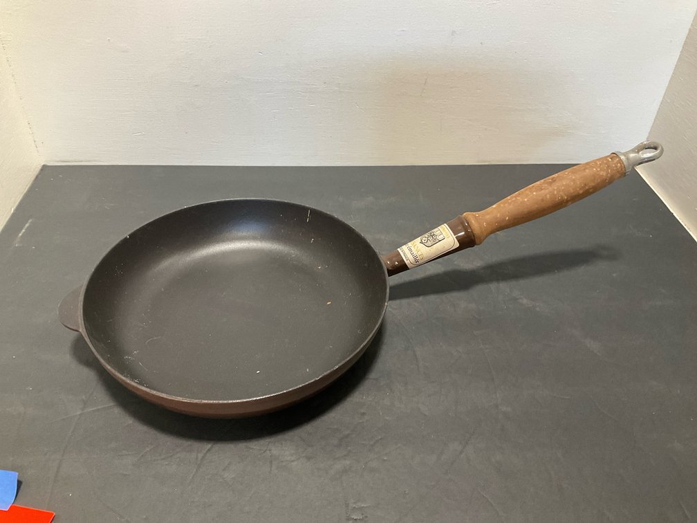 Cousances enameled cast iron skillet with wood handle