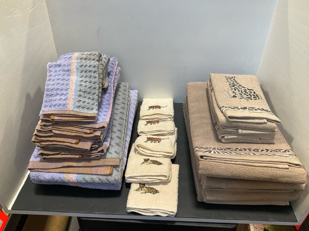 Terrycloth towels with embroidered tigers & leopards