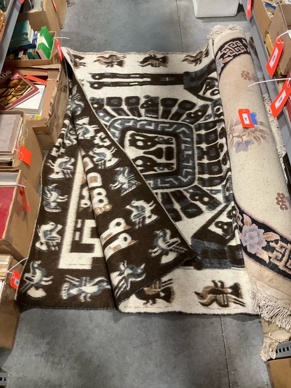 Rug with Peruvian flatweave & floral pile