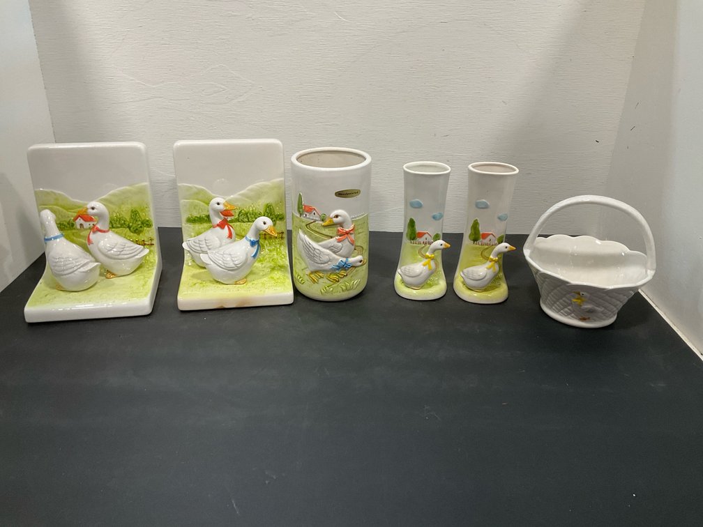 White ceramic goose decor set