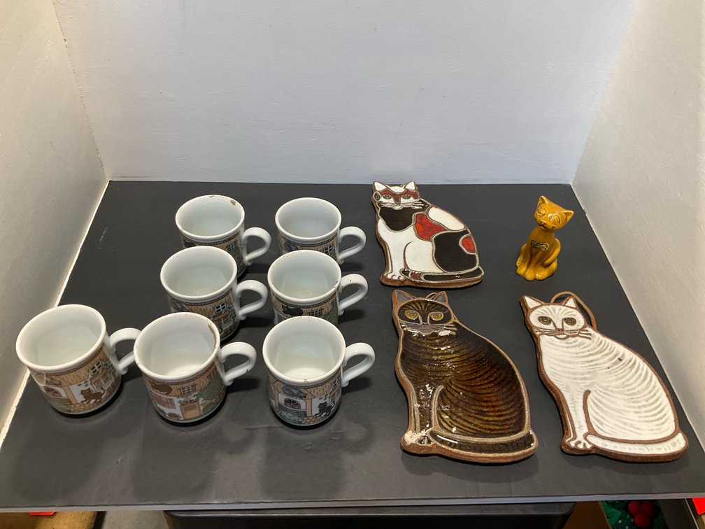 Ceramic cat collection with mugs, plaques & figurine