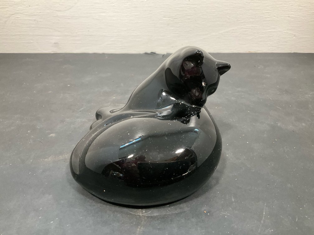 Baccarat black crystal sleeping cat figurine