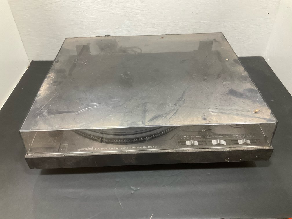 Gemini belt drive semi-automatic turntable