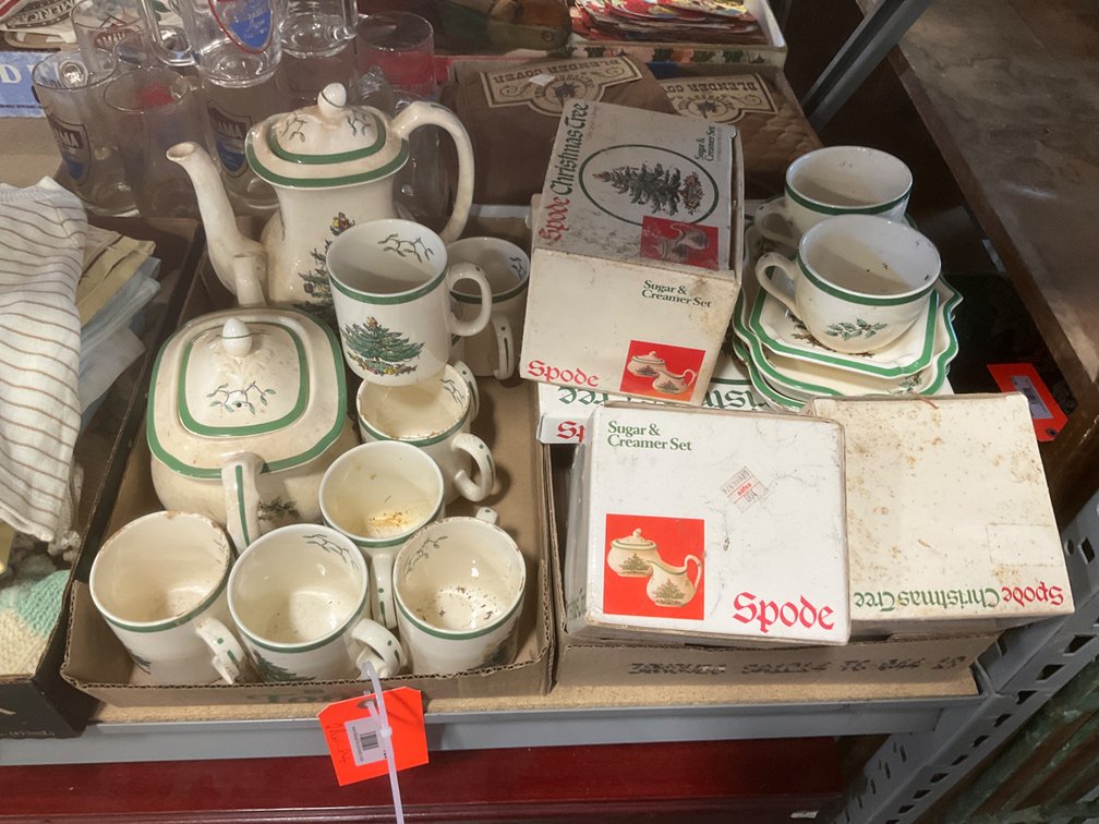 Spode Christmas Tree ceramic tea and tableware set 2 flats