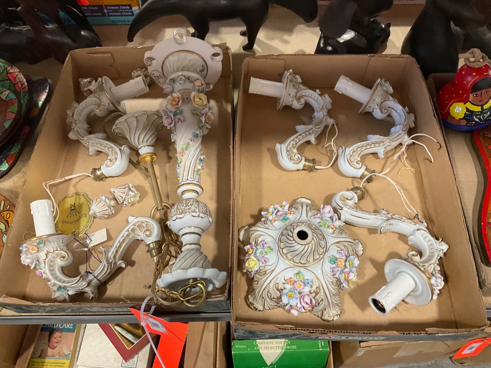 Capodimonte 5-arm floral porcelain chandelier 2 flats