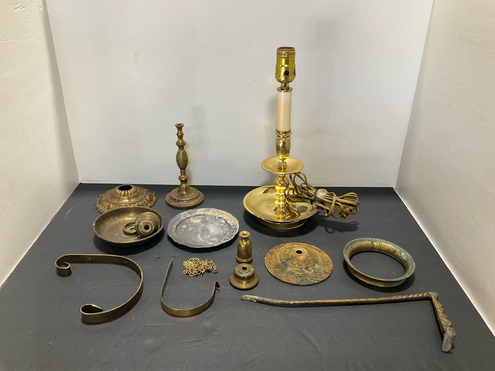 Brass candlestick table lamp & assorted lighting parts