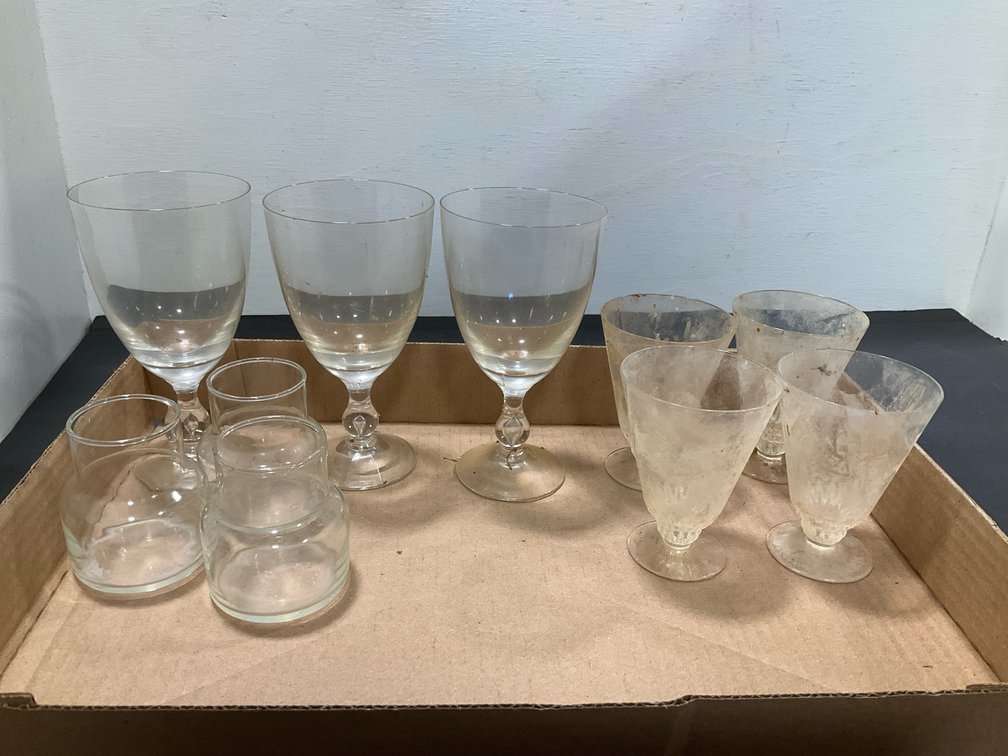 Clear glass goblets, footed glasses & carafes