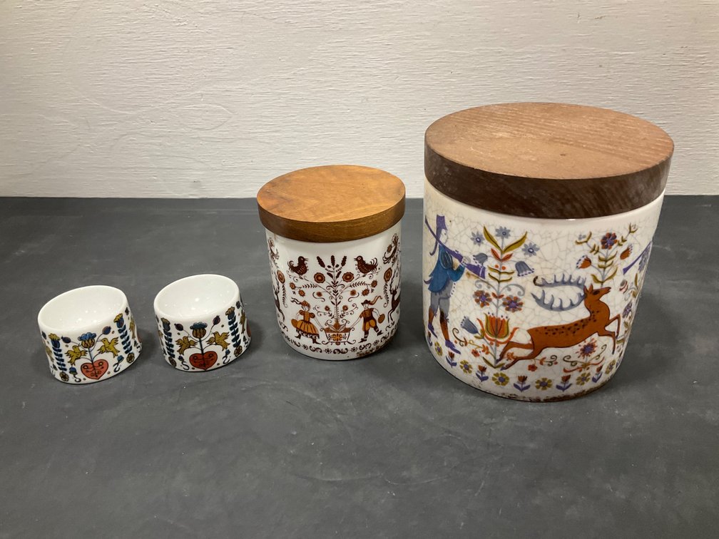4 ceramic folk art canisters & cups with wooden lids