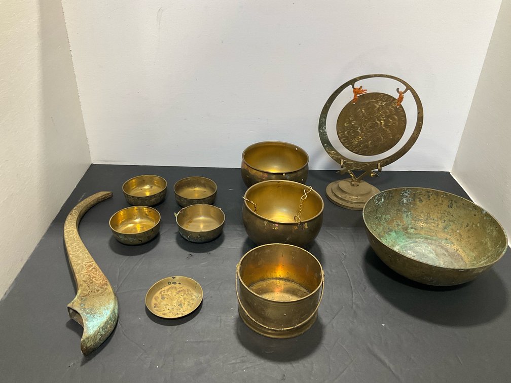 Grouping of brass bowls, tabletop gong & vessels