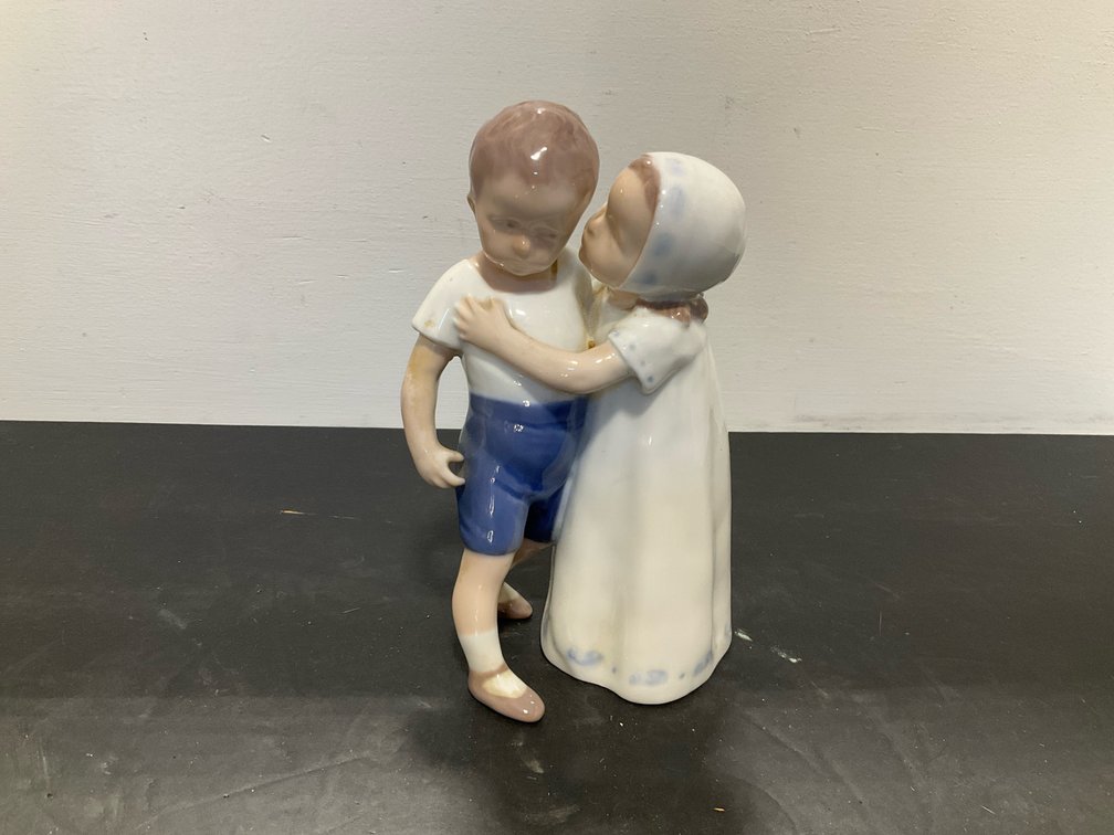 Bing & Grøndahl porcelain figurine of children embracing