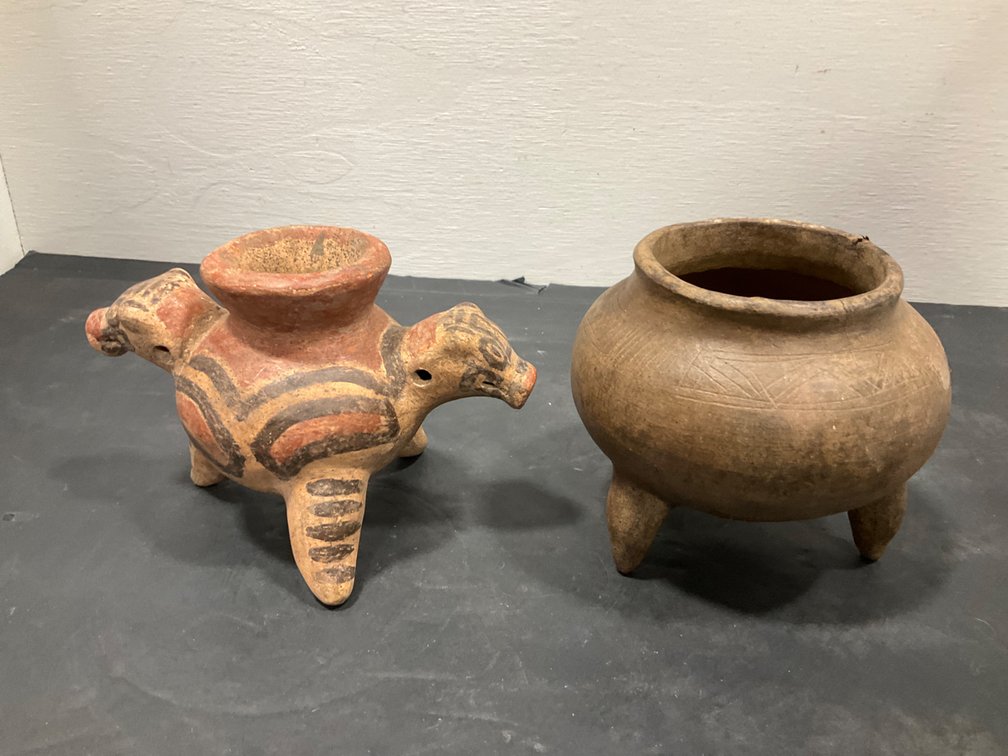 Pair of earthenware pottery vessels
