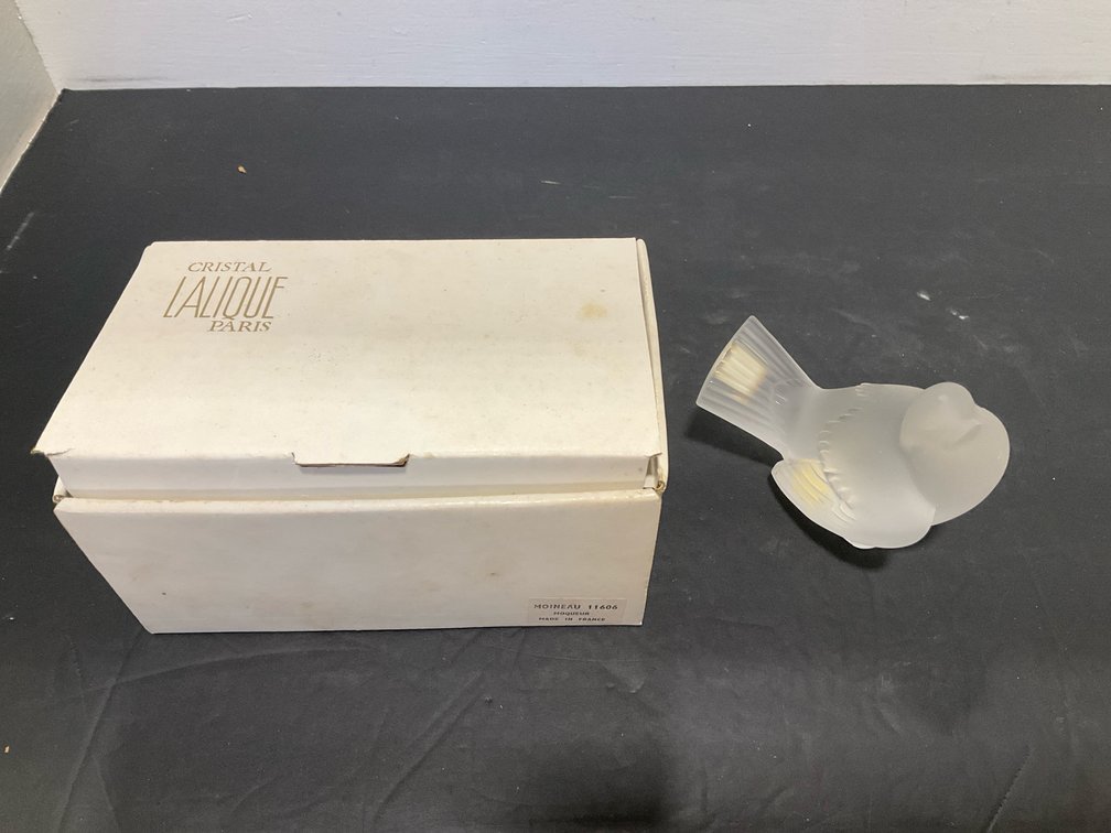 Lalique frosted crystal bird figurine with box
