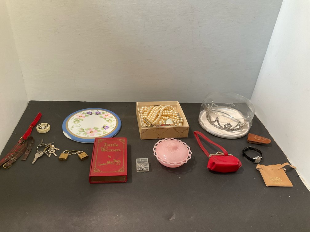 Grouping of jewelry, watches & miniature accessories