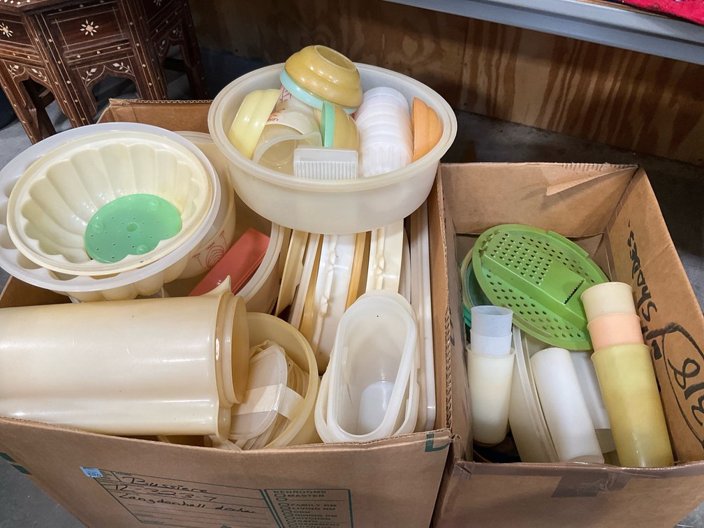 2 boxes-Grouping of plastic kitchenware & food storage containers