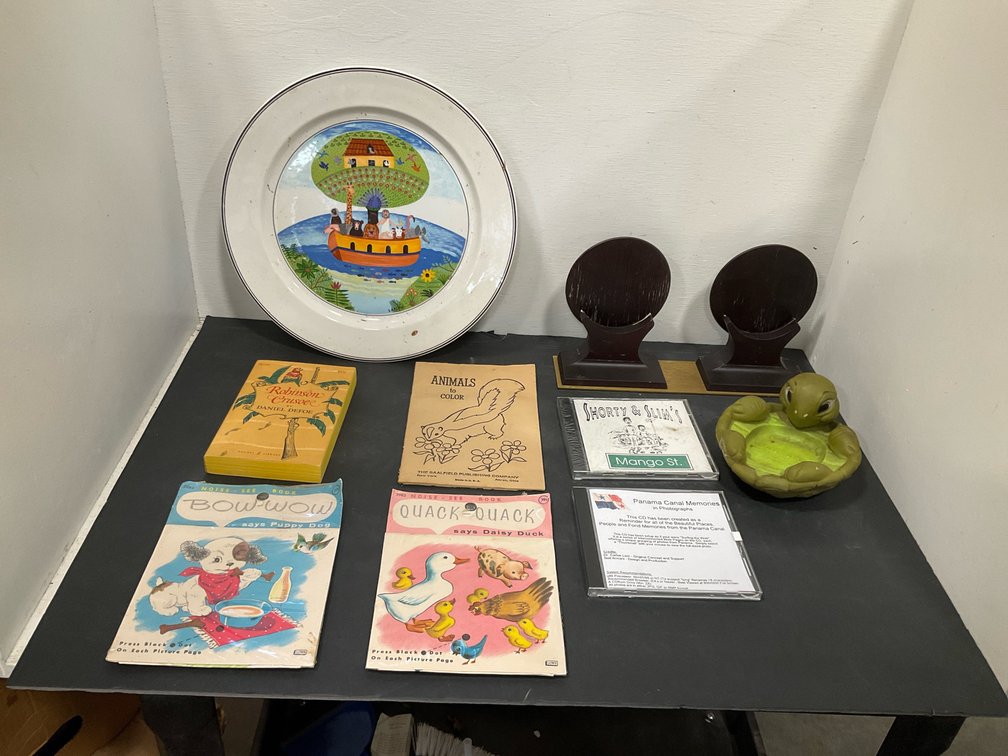Grouping of collectibles with Villeroy & Boch plate & books