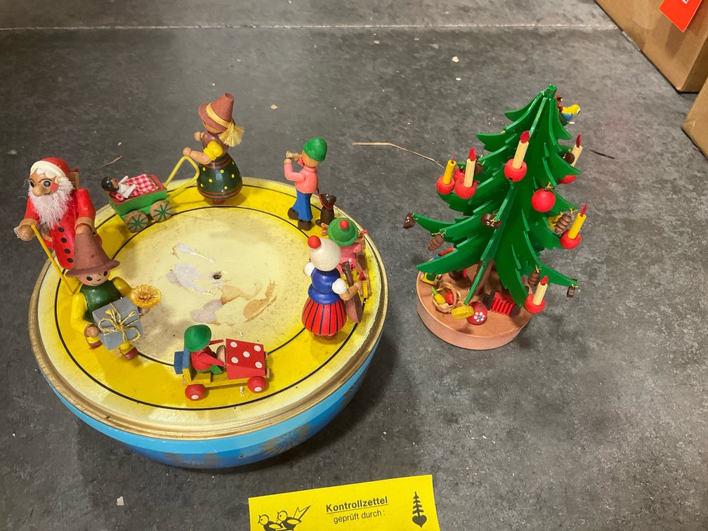 Steinbach Reuge wooden carousel music box with tree needs work
