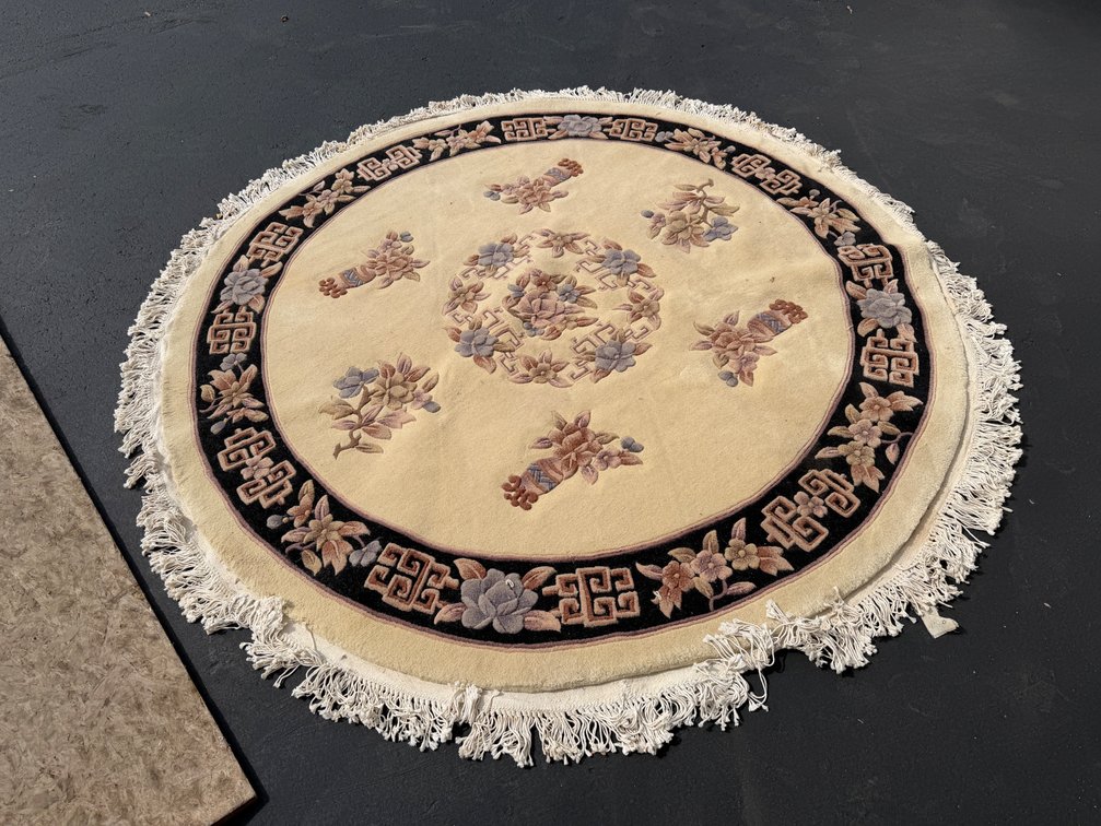Round carved wool floral area rug with fringe 72”