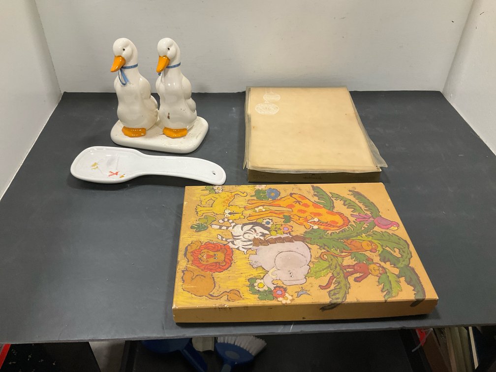Ceramic duck kitchenware & boxed stationery sets