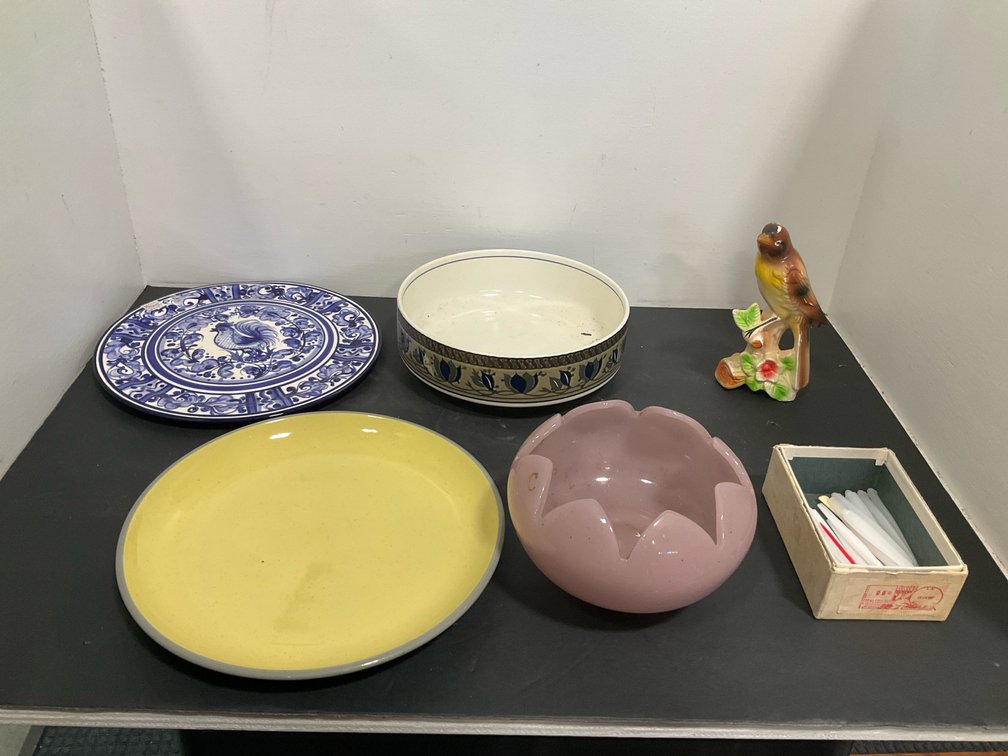 Assorted tableware & decorative items