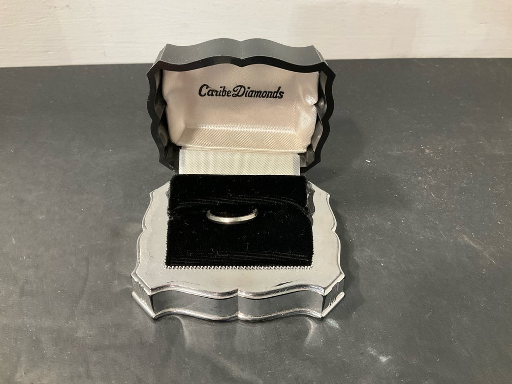 Silver-tone metal band ring with Caribe Diamonds box