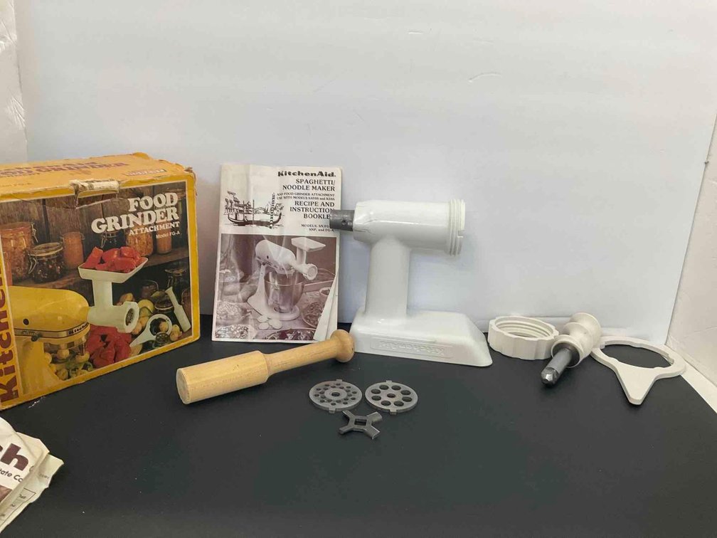 Uncovered tote-noodle maker & grinder attachment 