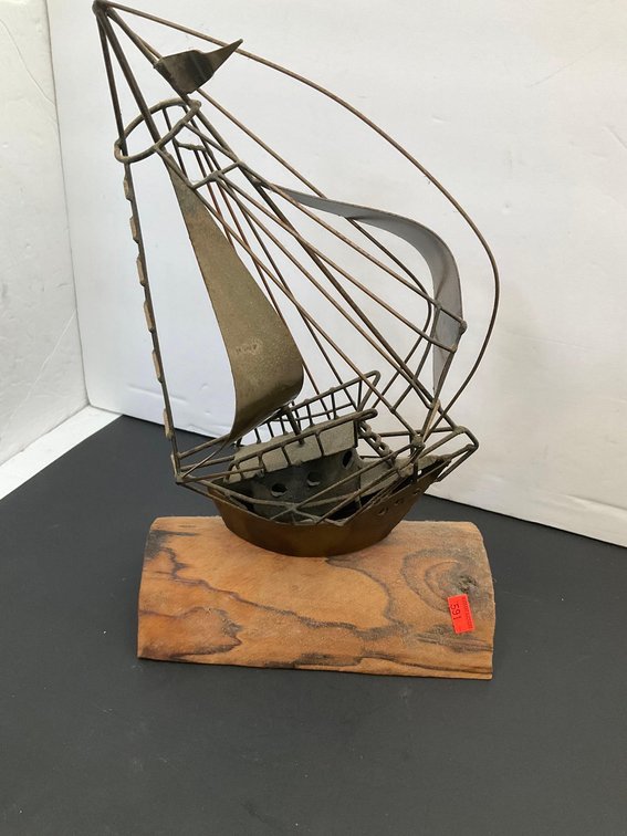 Metal boat decorator 