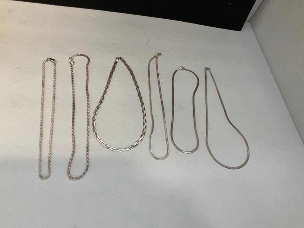 Assorted necklaces 