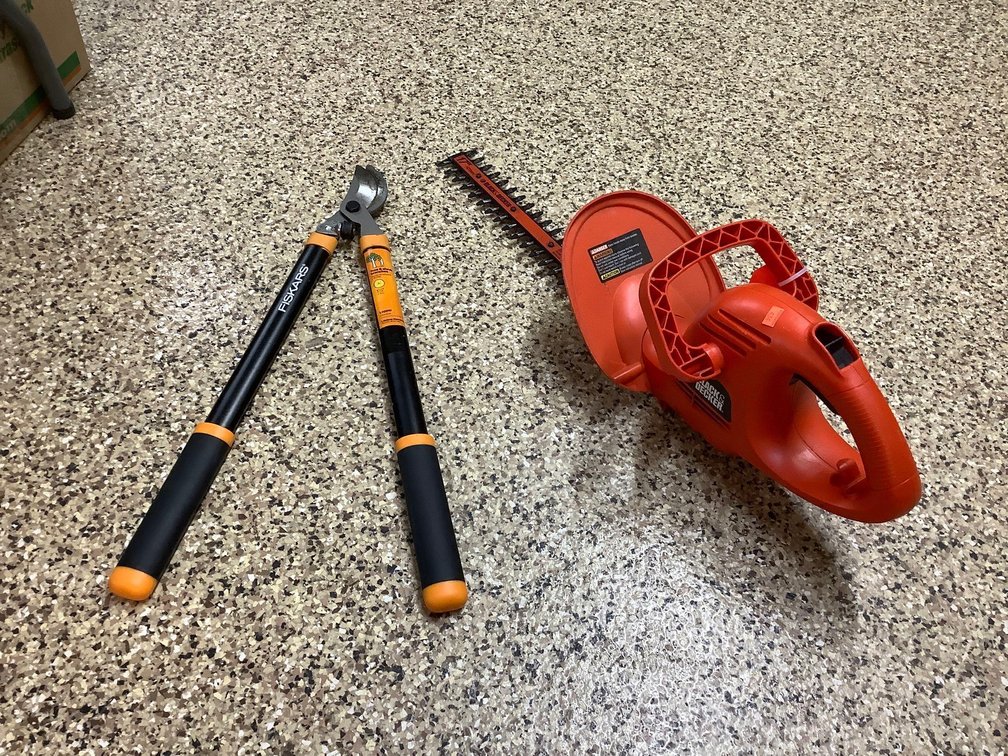 Electric hedger & limb pruner 